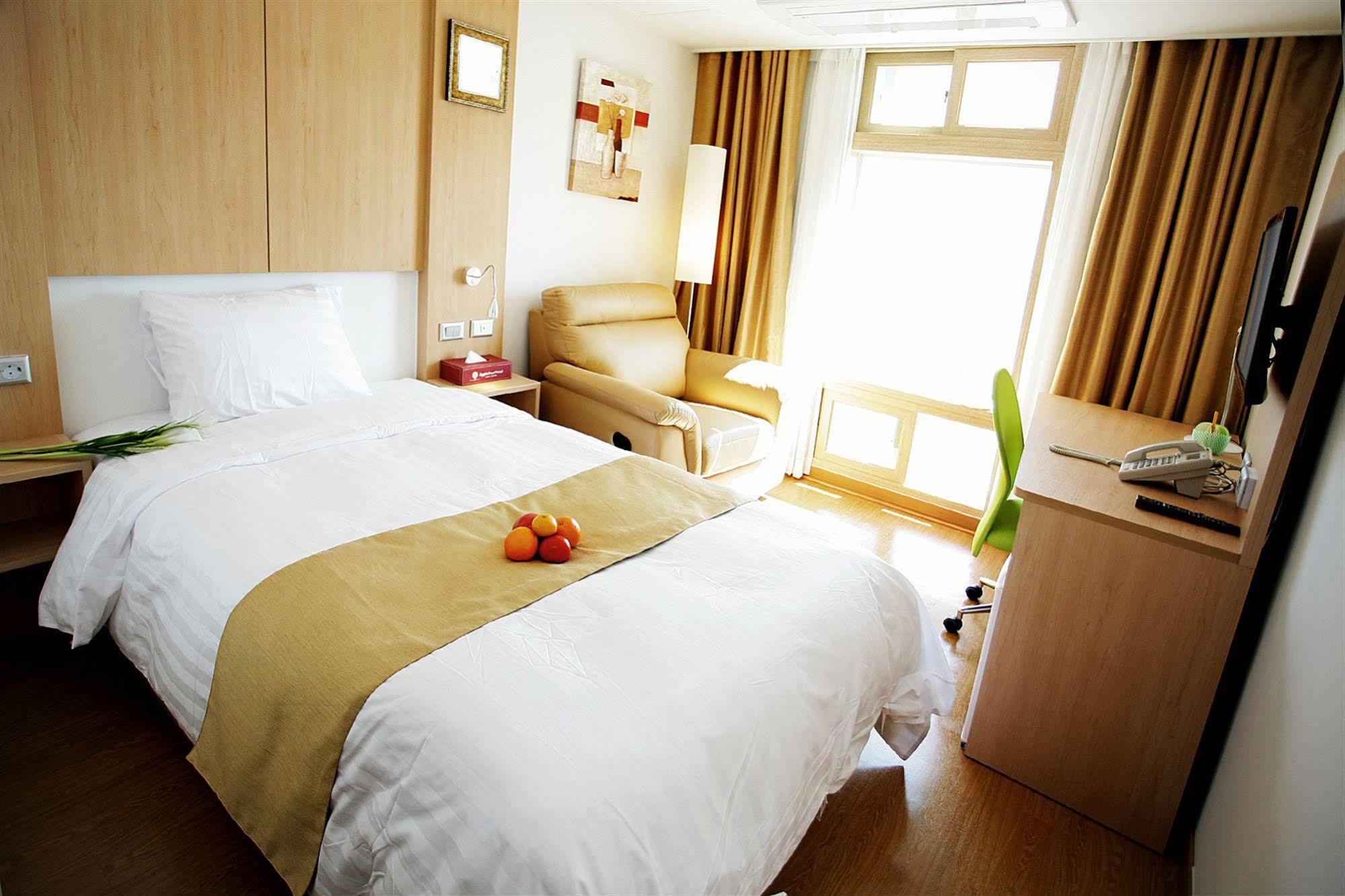 Gunsan Apple Tree Hotel Exteriör bild