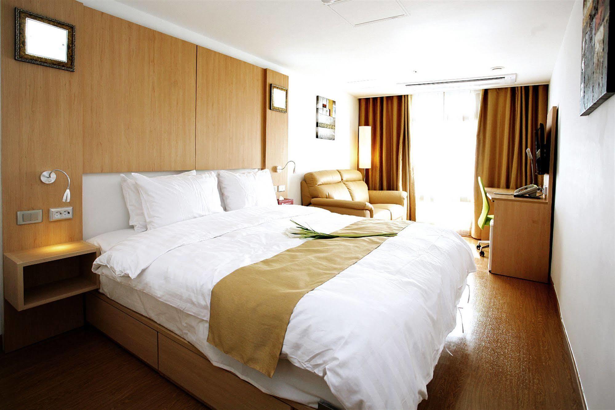 Gunsan Apple Tree Hotel Exteriör bild